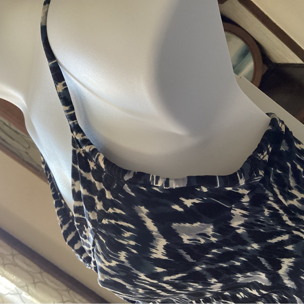 Miraclesuit Love Knot Tankini Top with Layered Front Faux Flyaway. 14DD - Picture 9 of 12